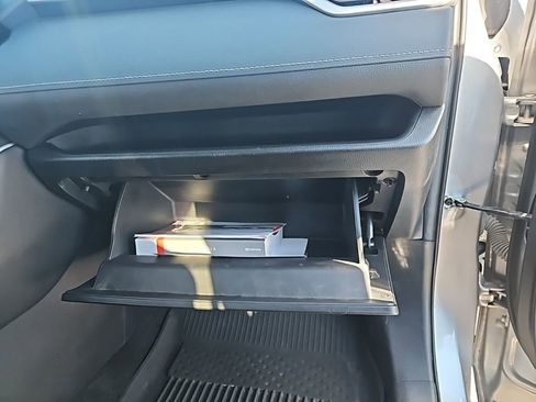 Used 2021 Toyota RAV4 LE image 27