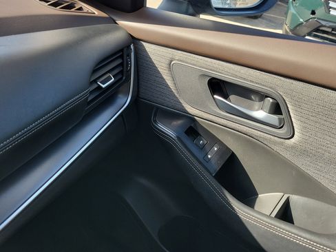 Certified 2023 Nissan Rogue SV FWD image 29
