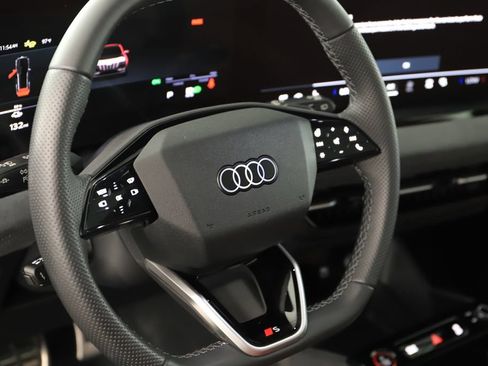 Certified 2025 Audi SQ6 e-tron Premium Plus w/ Premium Plus AWD/4WD image 16