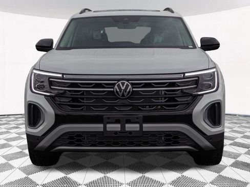 New 2026 Volkswagen Atlas Peak Edition image 6
