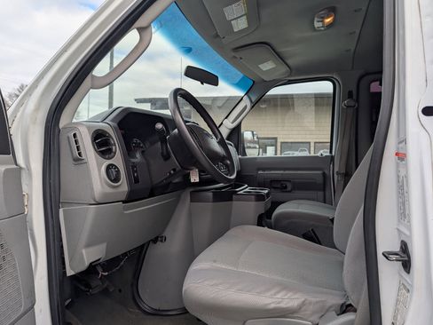 Used 2011 Ford E-350 and Econoline 350 XLT image 8