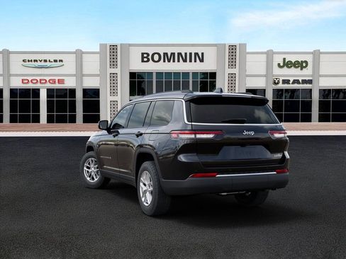 New 2026 Jeep Grand Cherokee L Laredo image 3