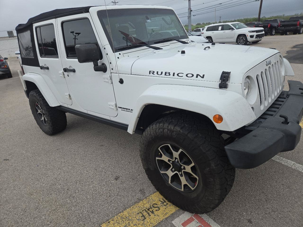 Used 2014 Jeep Wrangler Unlimited Rubicon w/ Connectivity Group AWD/4WD image 2