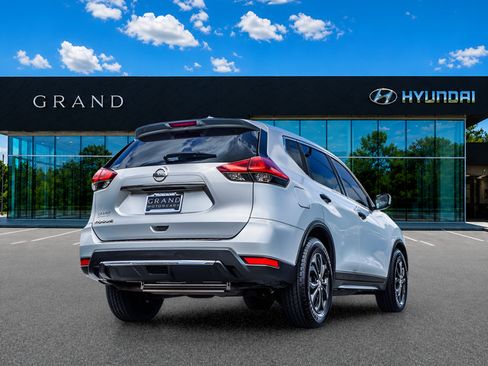 Used 2017 Nissan Rogue S FWD image 6