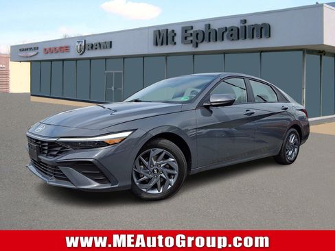 Used 2024 Hyundai Elantra SEL FWD image 1