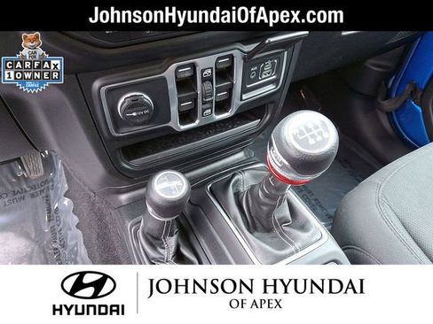 Used 2021 Jeep Gladiator Overland w/ Cold Weather Group AWD/4WD image 14