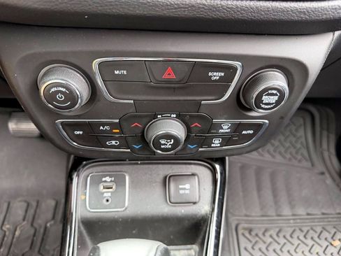 Used 2019 Jeep Compass Limited FWD image 17