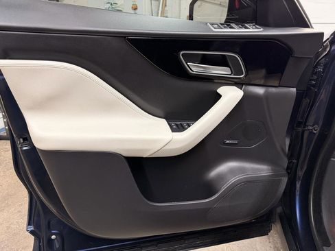 Used 2019 Jaguar F-PACE Prestige image 13