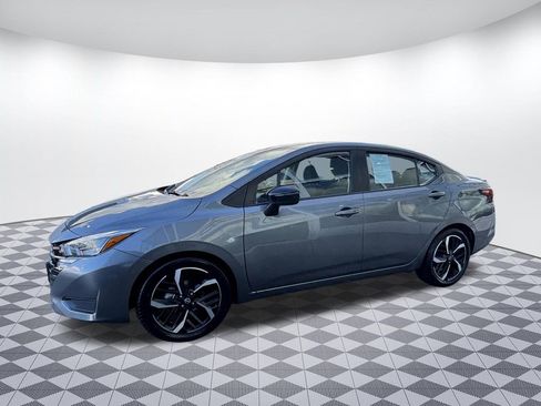 Used 2024 Nissan Versa SR FWD image 4