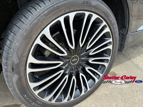 Used 2023 Lincoln Aviator Black Label w/ Dynamic Handling Package AWD/4WD image 19