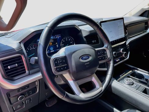 Used 2024 Ford Expedition XLT RWD image 11