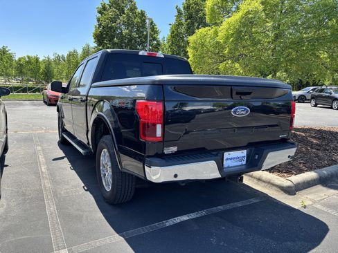 Used 2020 Ford F150 Lariat w/ Max Trailer Tow Package image 15