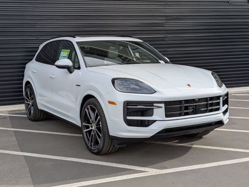 Certified 2026 Porsche Cayenne E-Hybrid AWD/4WD image 7