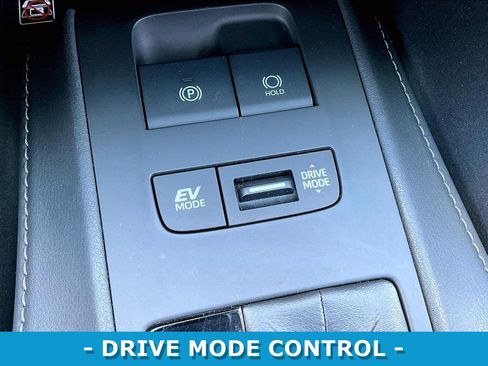Used 2024 Toyota Venza LE AWD/4WD image 36