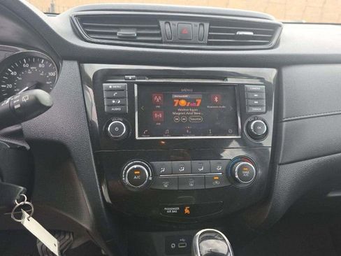 Used 2018 Nissan Rogue S AWD/4WD image 5