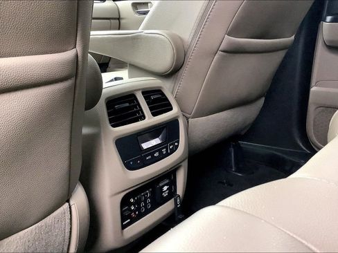 Used 2017 Honda Pilot Touring image 40