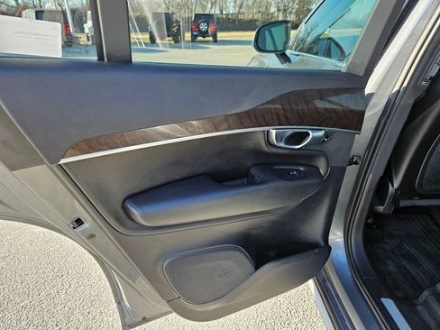 Used 2017 Volvo XC90 T6 Momentum w/ Vision Package image 23