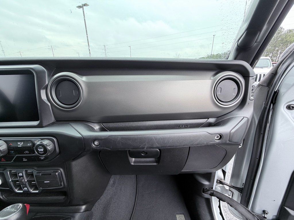 Used 2023 Jeep Gladiator Sport AWD/4WD image 17