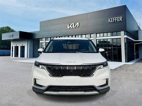 Certified 2024 Kia Carnival LX image 3