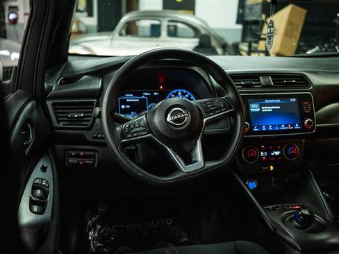 Used 2025 Nissan Leaf S image 14