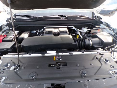 Used 2024 Chevrolet Colorado ZR2 w/ Technology Package AWD/4WD image 30