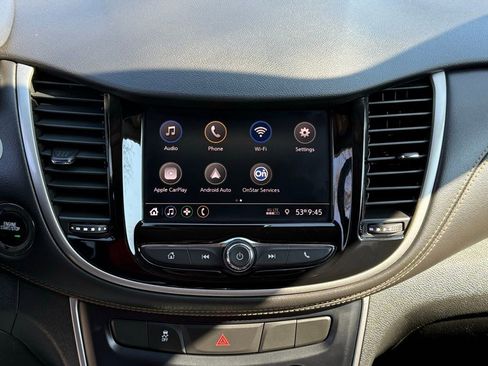 Used 2020 Chevrolet Trax LT w/ LT Convenience Package image 18