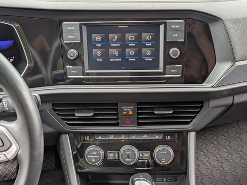 Used 2022 Volkswagen Jetta SE w/ Panoramic Sunroof Package FWD image 26