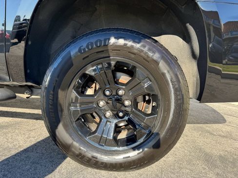 Used 2017 Chevrolet Suburban LT w/ Luxury Package image 12