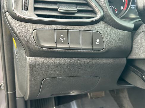 Used 2018 Hyundai Elantra GT image 18