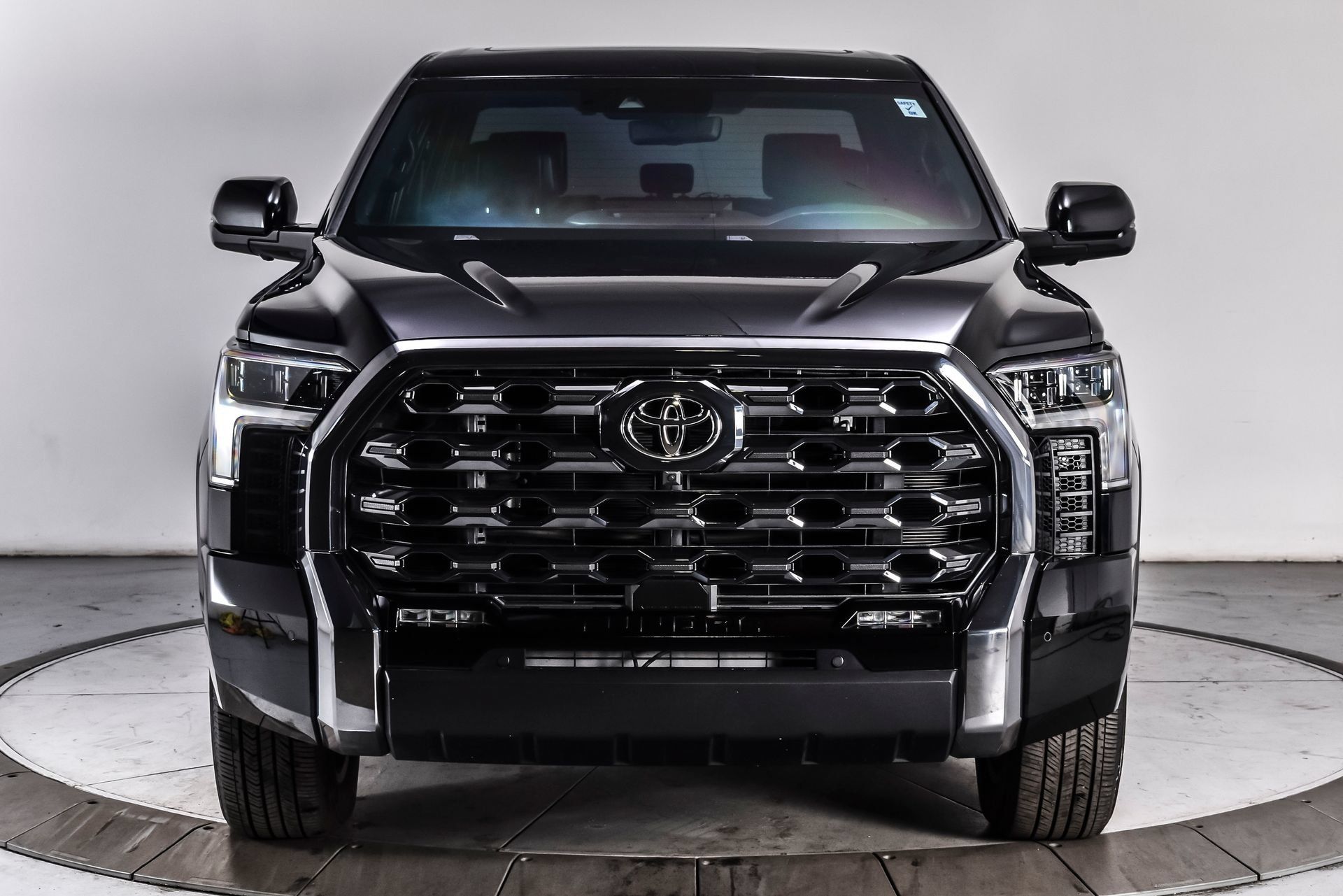 Used 2024 Toyota Tundra Platinum AWD/4WD image 2