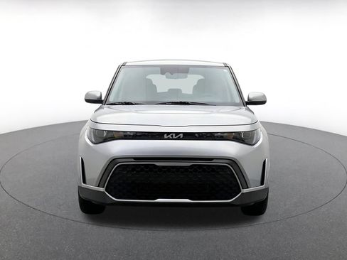 Used 2025 Kia Soul LX w/ LX Technology Package FWD image 2