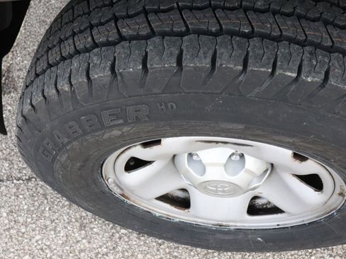 Used 2017 Toyota Tacoma 4x4 Access Cab image 40