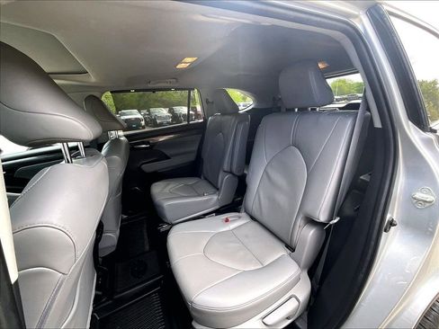 Used 2023 Toyota Highlander Limited AWD/4WD image 15