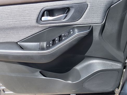 Used 2023 Nissan Rogue SV AWD/4WD image 21