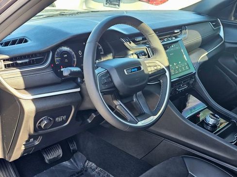 Used 2023 Jeep Grand Cherokee L Altitude image 16