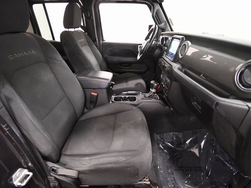 Used 2022 Jeep Wrangler Unlimited Sahara w/ Cold Weather Group image 16