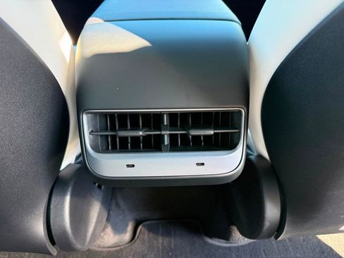 Used 2024 Tesla Model Y Long Range image 30