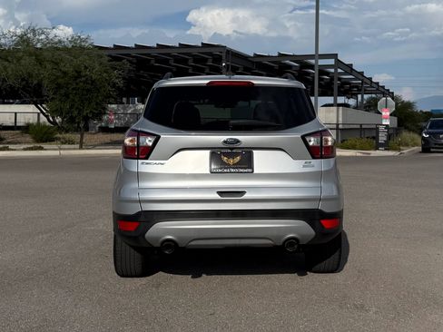 Used 2018 Ford Escape SE w/ SE Sync 3 Package FWD image 5