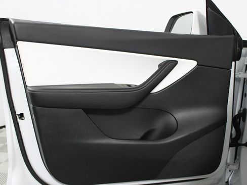 Used 2022 Tesla Model Y Performance image 24