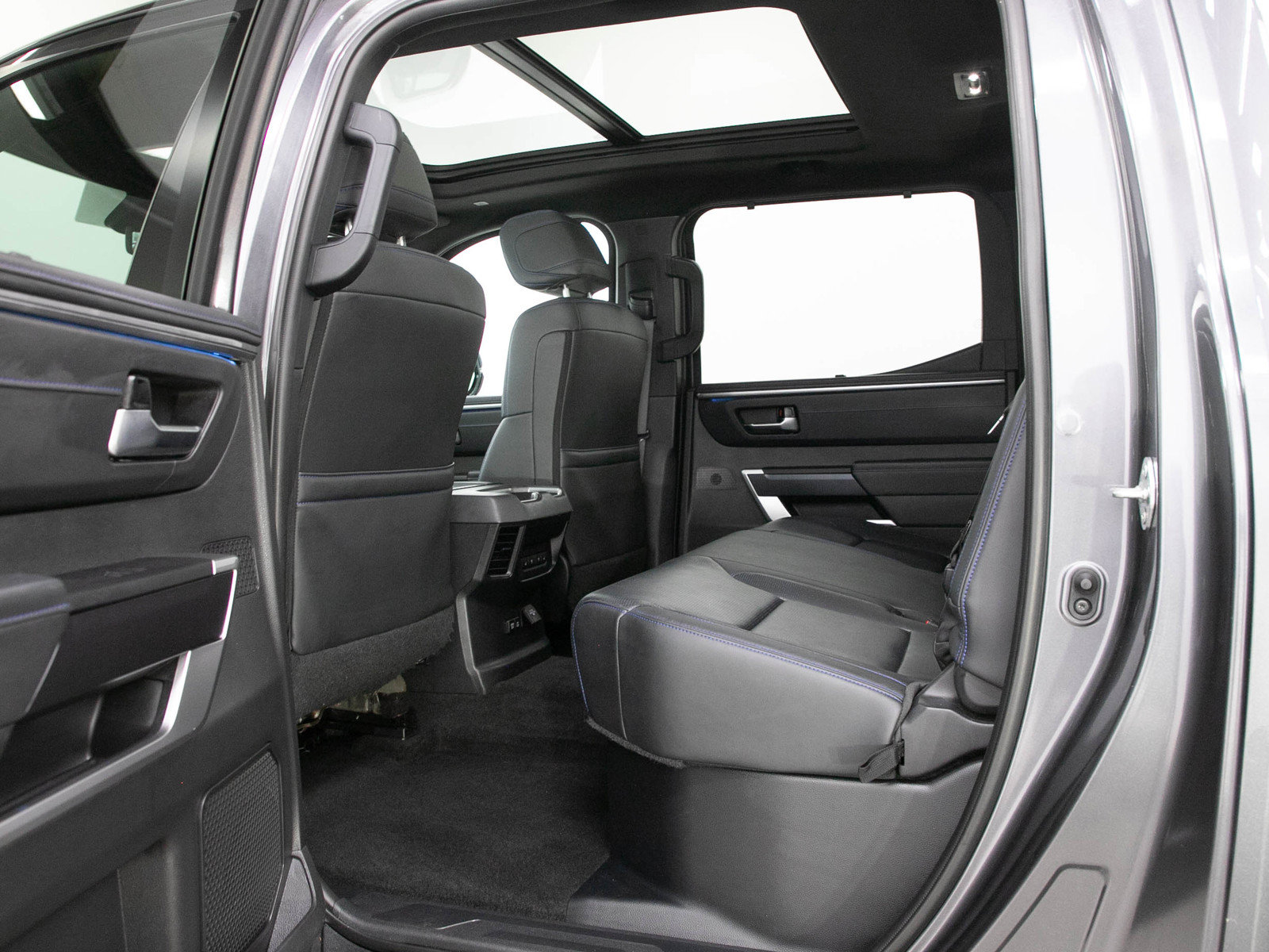 Used 2024 Toyota Tundra Platinum AWD/4WD image 19