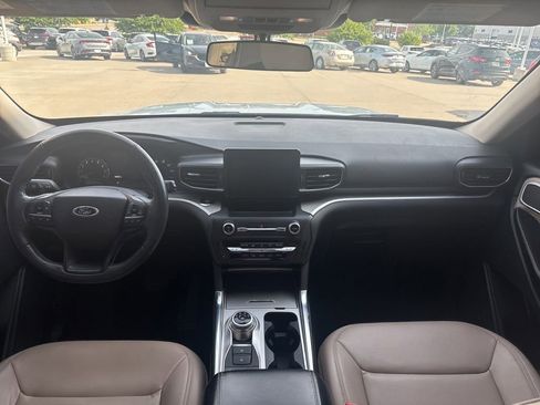 Used 2020 Ford Explorer XLT w/ Equipment Group 202A AWD/4WD image 35