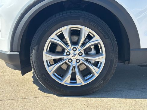 Used 2023 Ford Explorer Limited image 12