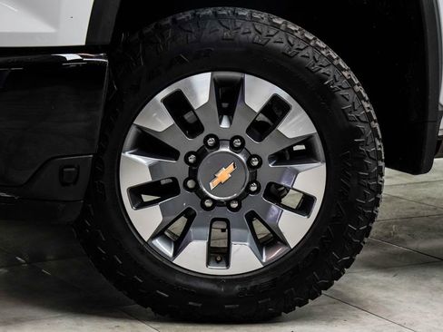 Used 2024 Chevrolet Silverado 2500 Custom w/ Custom Value Package AWD/4WD image 3