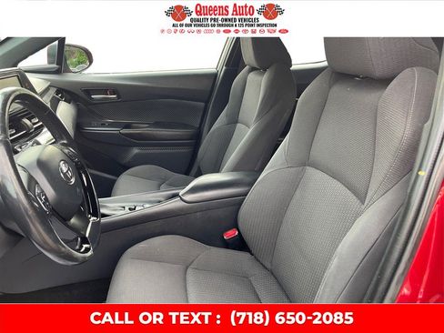 Used 2018 Toyota C-HR XLE FWD image 10