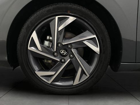 Certified 2025 Hyundai Elantra SEL image 11