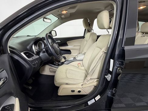 Used 2017 Dodge Journey SXT w/ Comfort/Convenience Group image 10