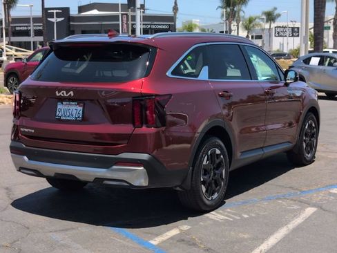 Certified 2025 Kia Sorento S w/ Panoramic Sunroof Package FWD image 3