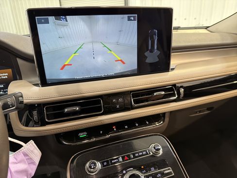 Used 2022 Lincoln Nautilus FWD w/ Premium Package image 18