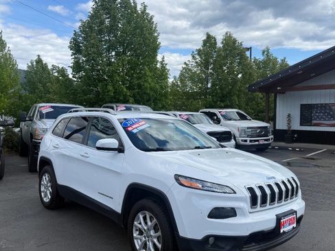 Used 2014 Jeep Cherokee Latitude AWD/4WD image 8