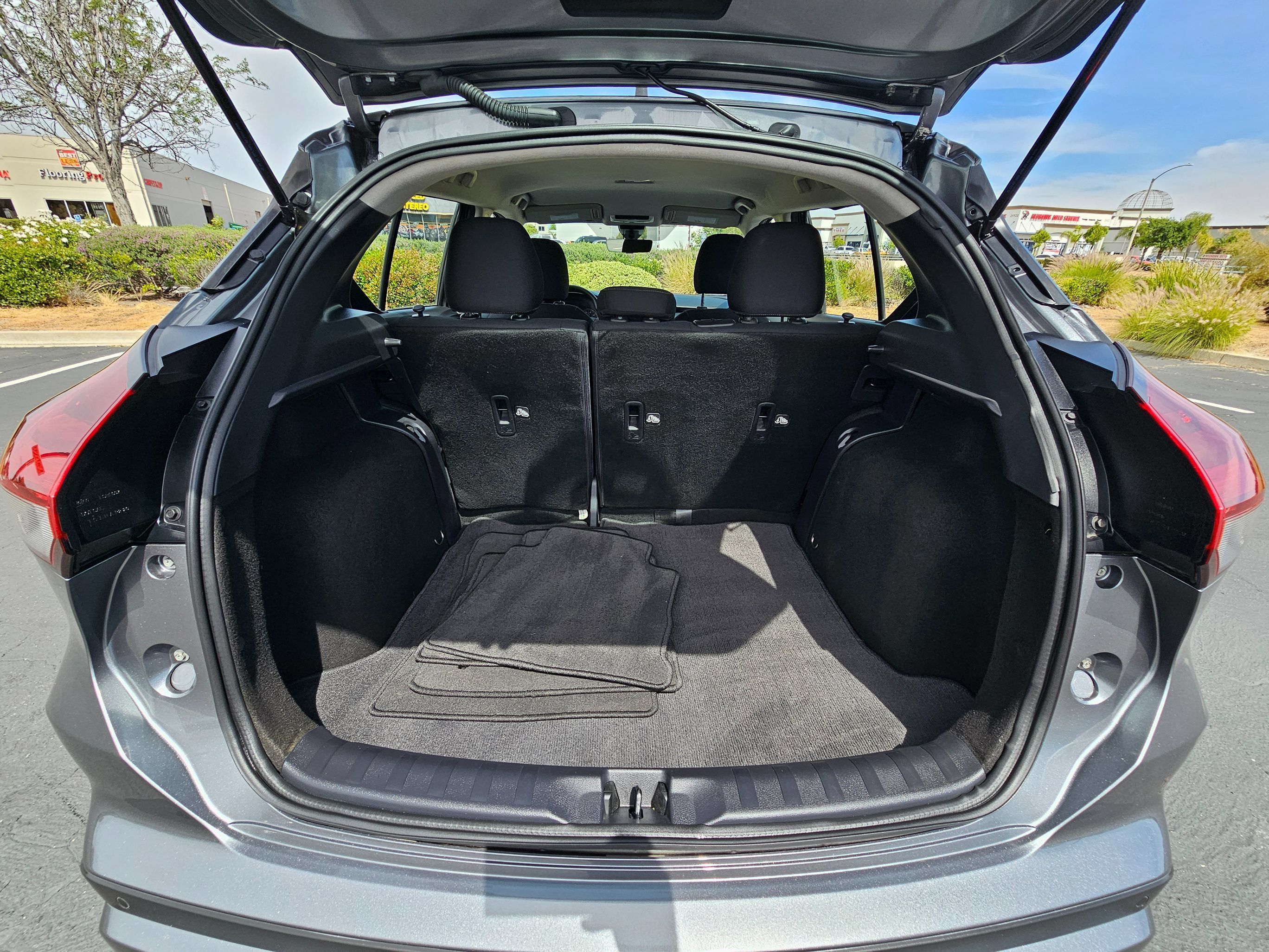 Used 2023 Nissan Kicks SV w/ Interior Electronics Package FWD image 25